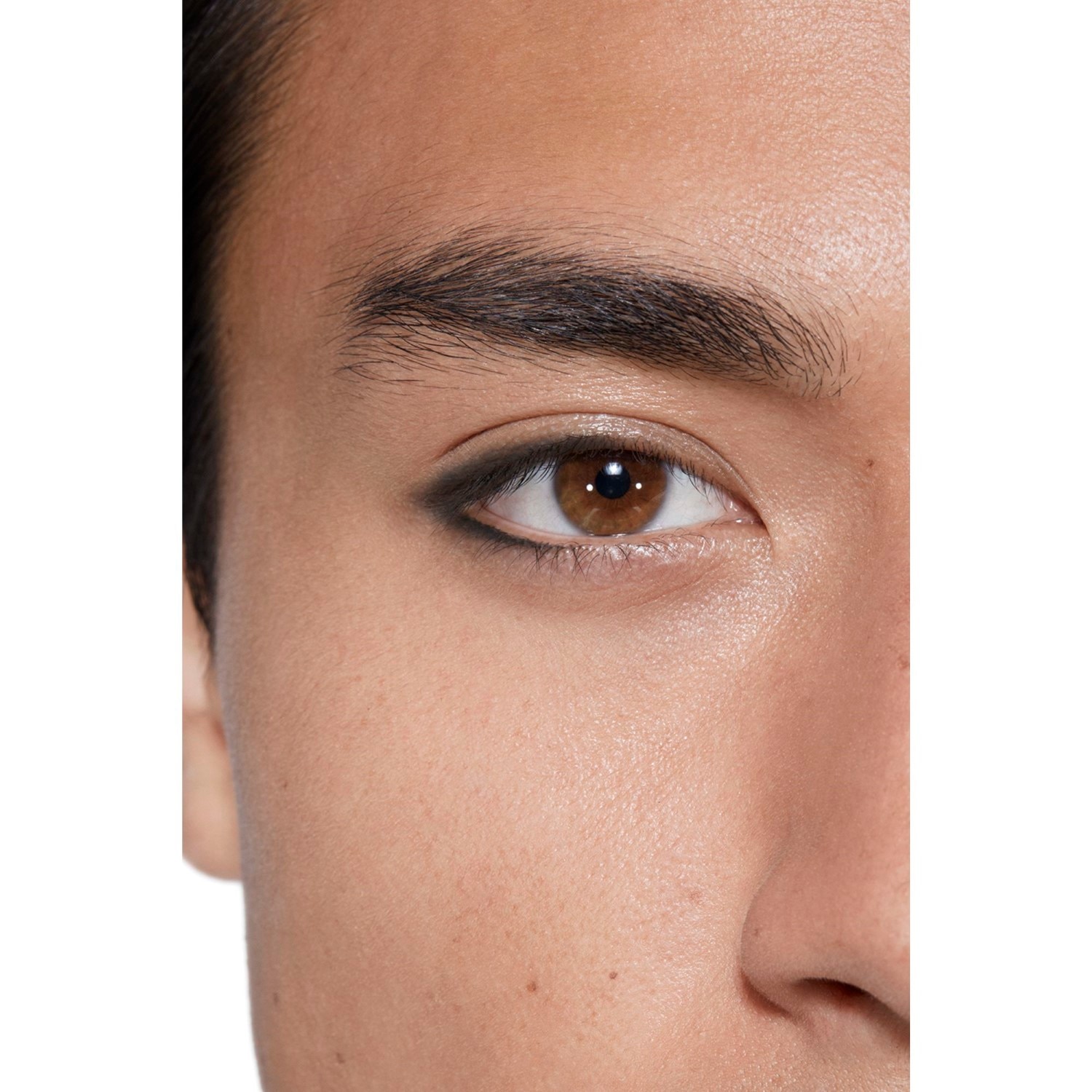 EL LÁPIZ DE OJOS 3 EN 1 PARA MÚLTIPLES LOOKS. ACABADO ULTRAMATE Y DE LARGA DURACIÓN
